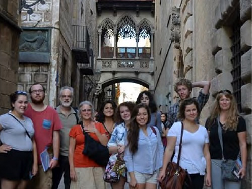 Students in Barcelona with professor Bouknight.